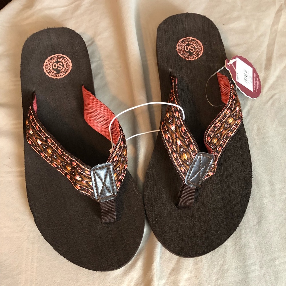 NWT Women’s SO Flip Flop Sandals Size 7/8